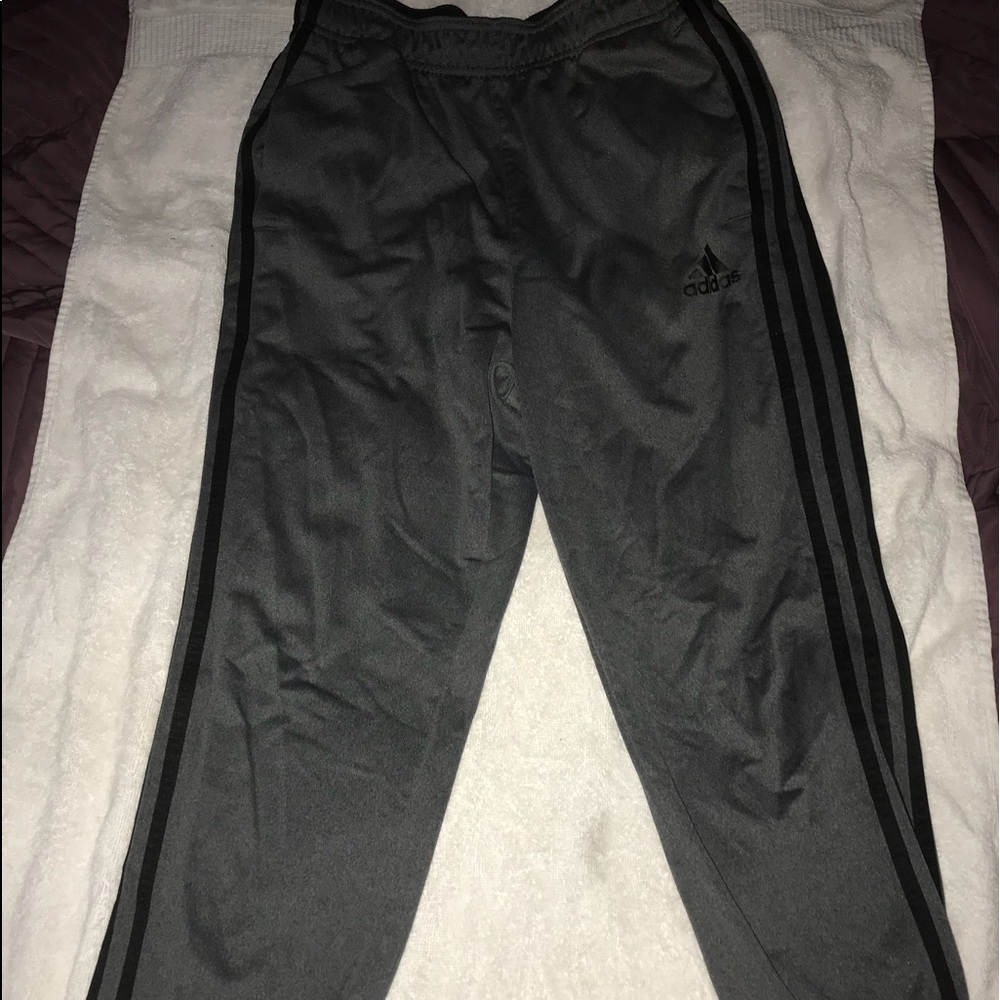 I’m selling these used adidas joggers